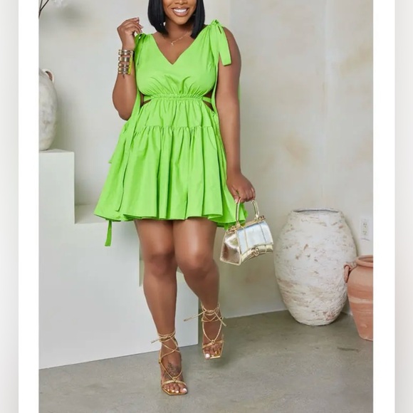 Dresses & Skirts - NWT - Summer backless strappy dress